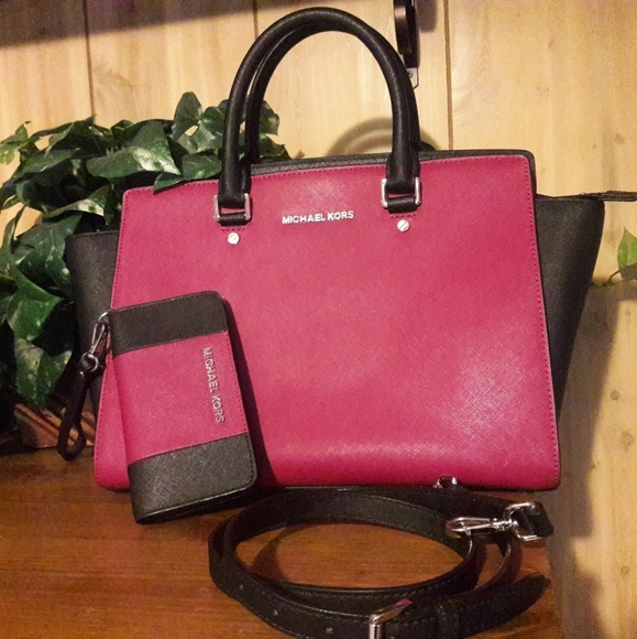 Michael Kors Handbags - Michael Kors Selma Handbag Set.
